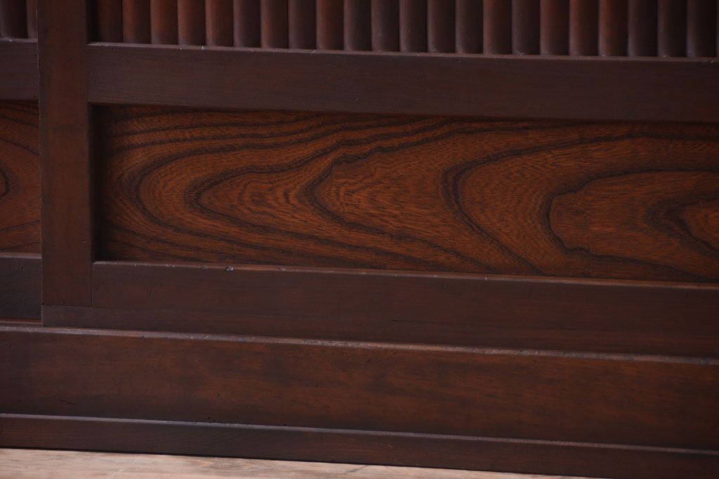 アンティーク家具　古民具・骨董 丸桟仕上げの近江水屋箪笥サイドボード(収納棚)