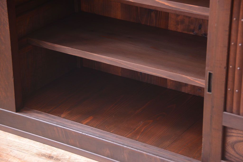 アンティーク家具　古民具・骨董 丸桟仕上げの近江水屋箪笥サイドボード(収納棚)