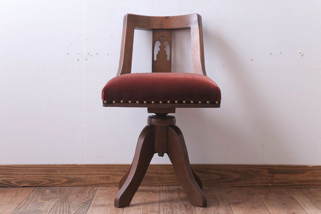 アンティーク家具　和製アンティーク　透かし彫り　古い木の回転椅子(回転イス)(2)