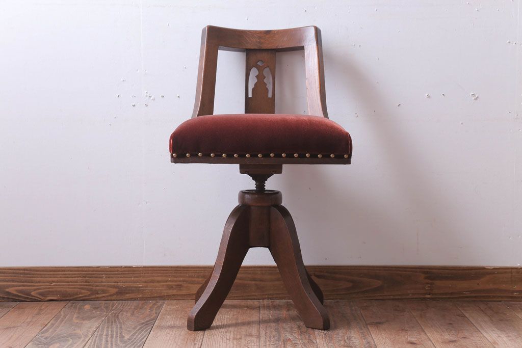 アンティーク家具　和製アンティーク　透かし彫り　古い木の回転椅子(回転イス)(2)