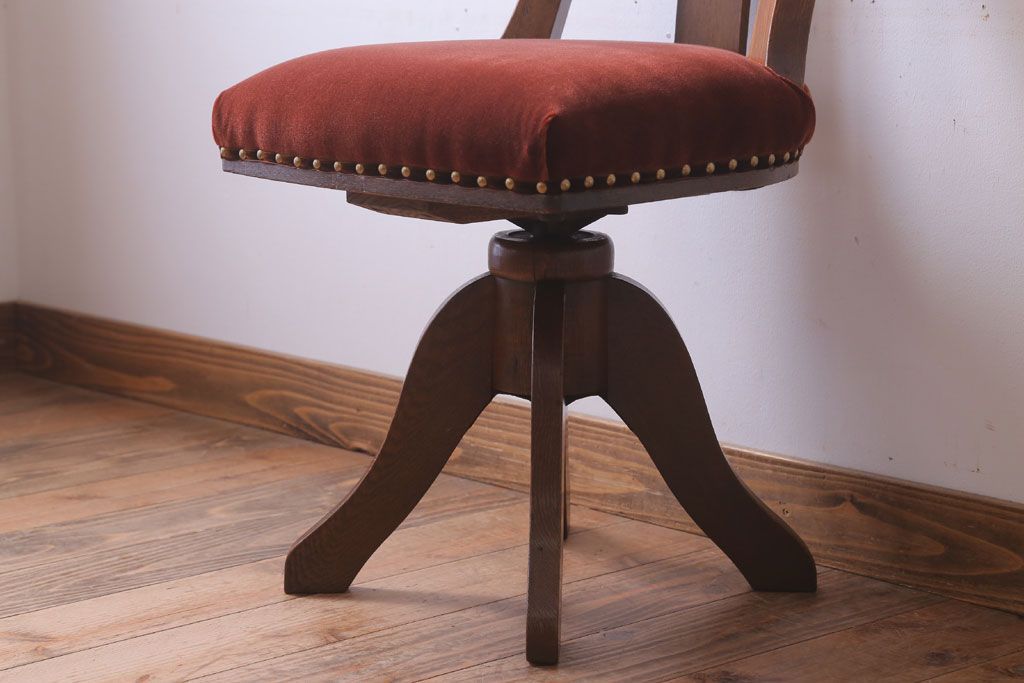 アンティーク家具　和製アンティーク　透かし彫り　古い木の回転椅子(回転イス)(2)