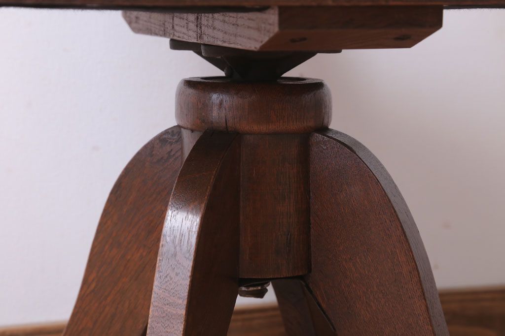 アンティーク家具　和製アンティーク　透かし彫り　古い木の回転椅子(回転イス)(2)