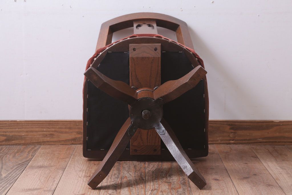 アンティーク家具　和製アンティーク　透かし彫り　古い木の回転椅子(回転イス)(2)