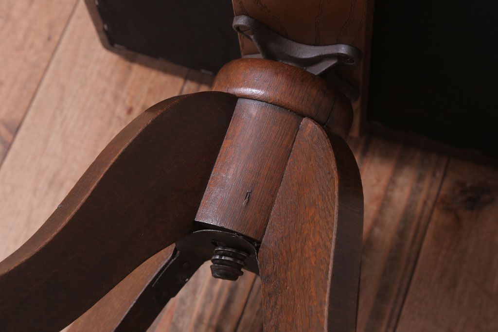 アンティーク家具　和製アンティーク　透かし彫り　古い木の回転椅子(回転イス)(2)