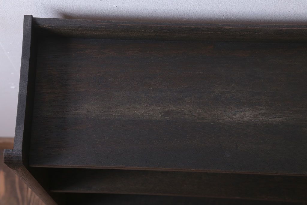 アンティーク家具　和製アンティーク　小振りでシンプルな古い木製の本棚(2)