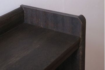 アンティーク家具　和製アンティーク　小振りでシンプルな古い木製の本棚(2)