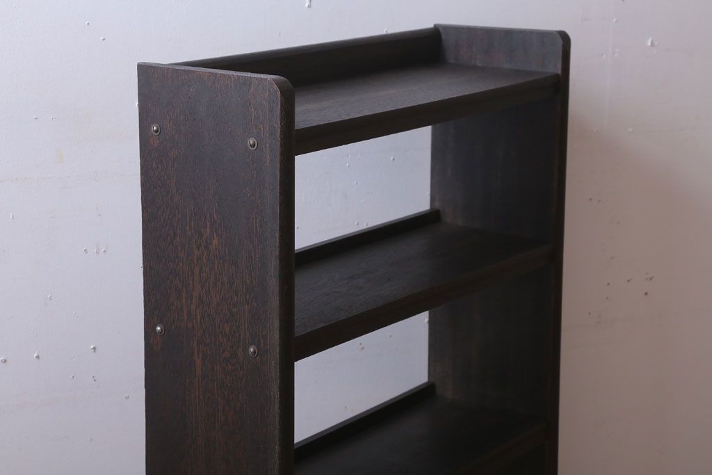 アンティーク家具　和製アンティーク　小振りでシンプルな古い木製の本棚(2)