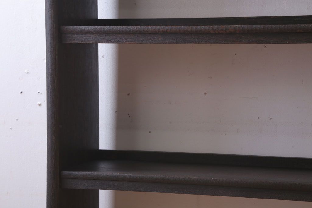 アンティーク家具　和製アンティーク　小振りでシンプルな古い木製の本棚(2)