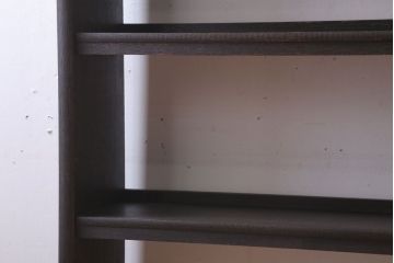 アンティーク家具　和製アンティーク　小振りでシンプルな古い木製の本棚(2)