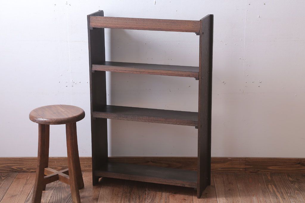 アンティーク家具　和製アンティーク　小振りでシンプルな古い木製の本棚(2)