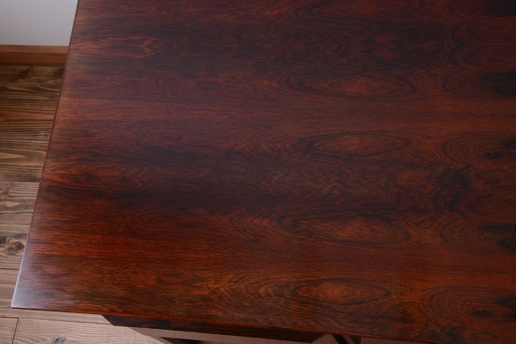 ヴィンテージ家具　北欧ビンテージ　ローズウッド製の上品なデスク(両袖机)
