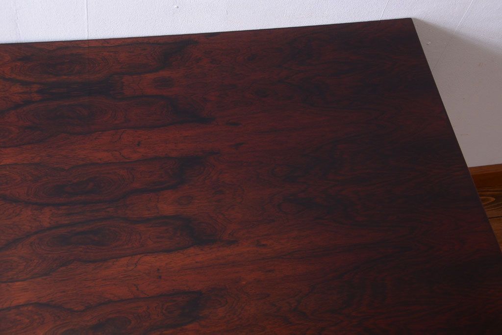 ヴィンテージ家具　北欧ビンテージ　ローズウッド製の上品なデスク(両袖机)