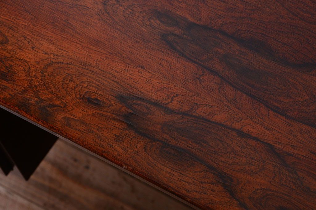 ヴィンテージ家具　北欧ビンテージ　ローズウッド製の上品なデスク(両袖机)