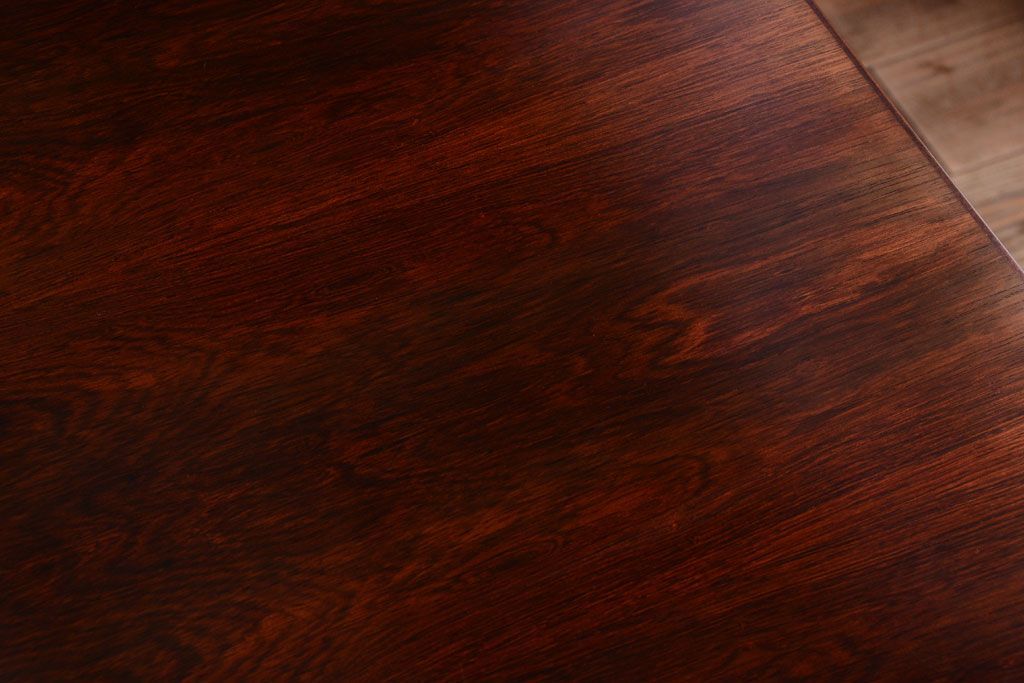 ヴィンテージ家具　北欧ビンテージ　ローズウッド製の上品なデスク(両袖机)