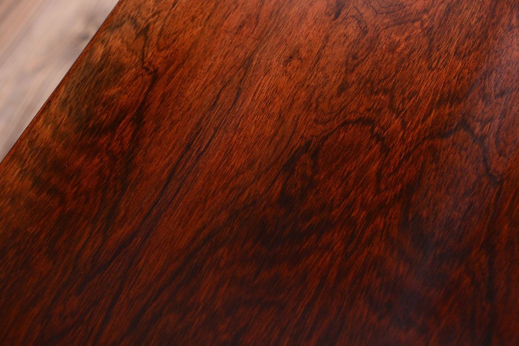 ヴィンテージ家具　北欧ビンテージ　ローズウッド製の上品なデスク(両袖机)