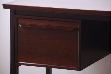 ヴィンテージ家具　北欧ビンテージ　ローズウッド製の上品なデスク(両袖机)