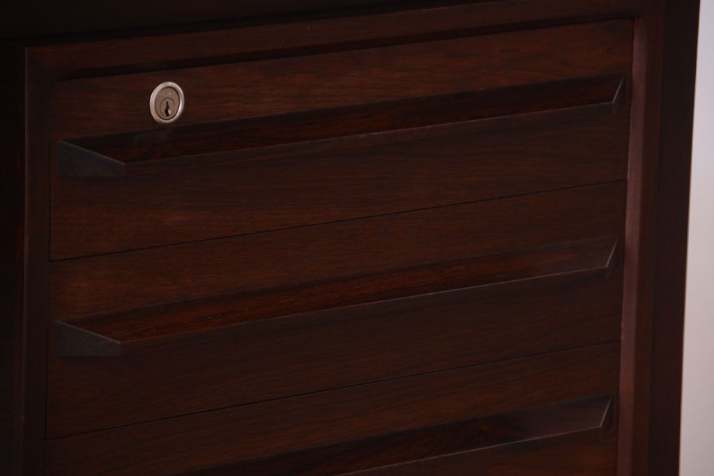 ヴィンテージ家具　北欧ビンテージ　ローズウッド製の上品なデスク(両袖机)