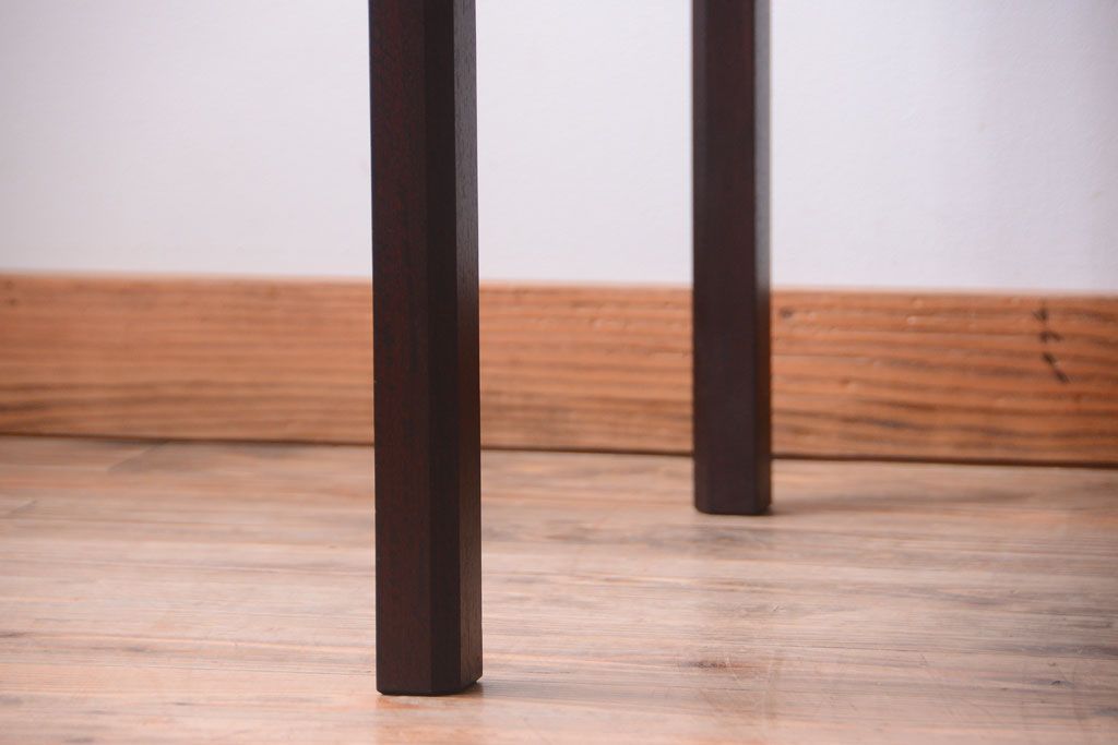 ヴィンテージ家具　北欧ビンテージ　ローズウッド製の上品なデスク(両袖机)