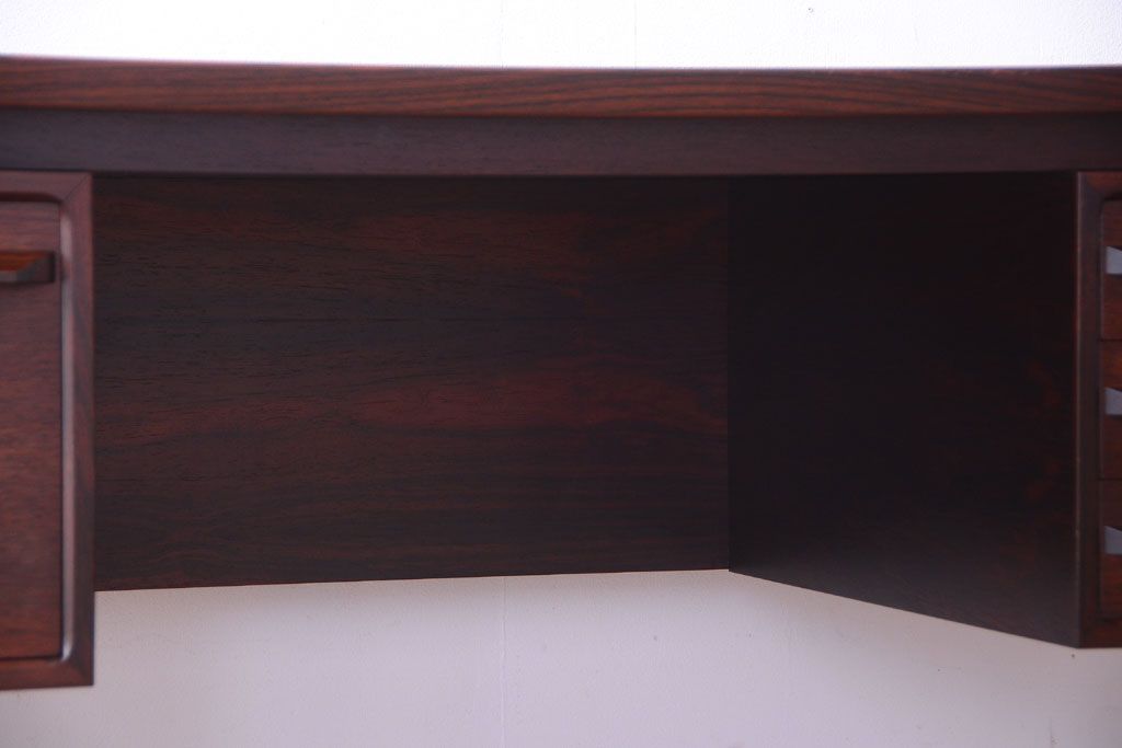 ヴィンテージ家具　北欧ビンテージ　ローズウッド製の上品なデスク(両袖机)