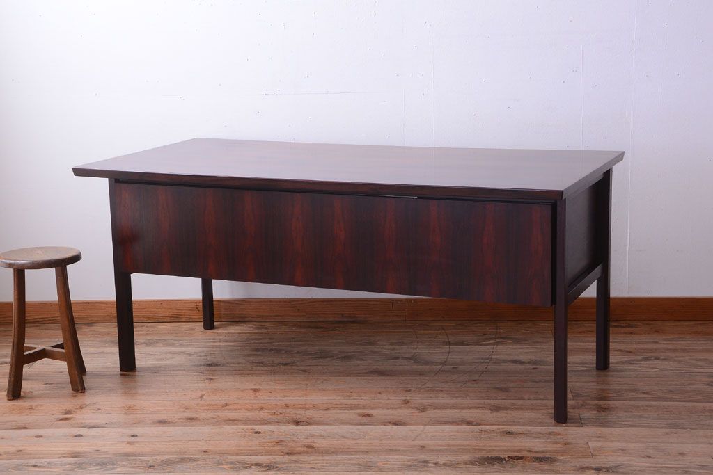 ヴィンテージ家具　北欧ビンテージ　ローズウッド製の上品なデスク(両袖机)