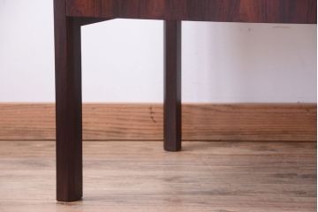 ヴィンテージ家具　北欧ビンテージ　ローズウッド製の上品なデスク(両袖机)