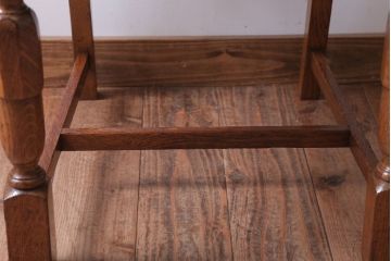 ヴィンテージ家具　イギリスビンテージ　オーク材のダイニングチェア