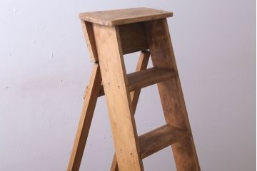 アンティーク雑貨　イギリスアンティーク　古い木のステップラダー(はしご・脚立)