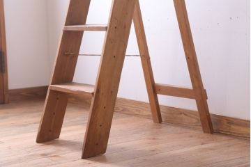 アンティーク雑貨　イギリスアンティーク　古い木のステップラダー(はしご・脚立)