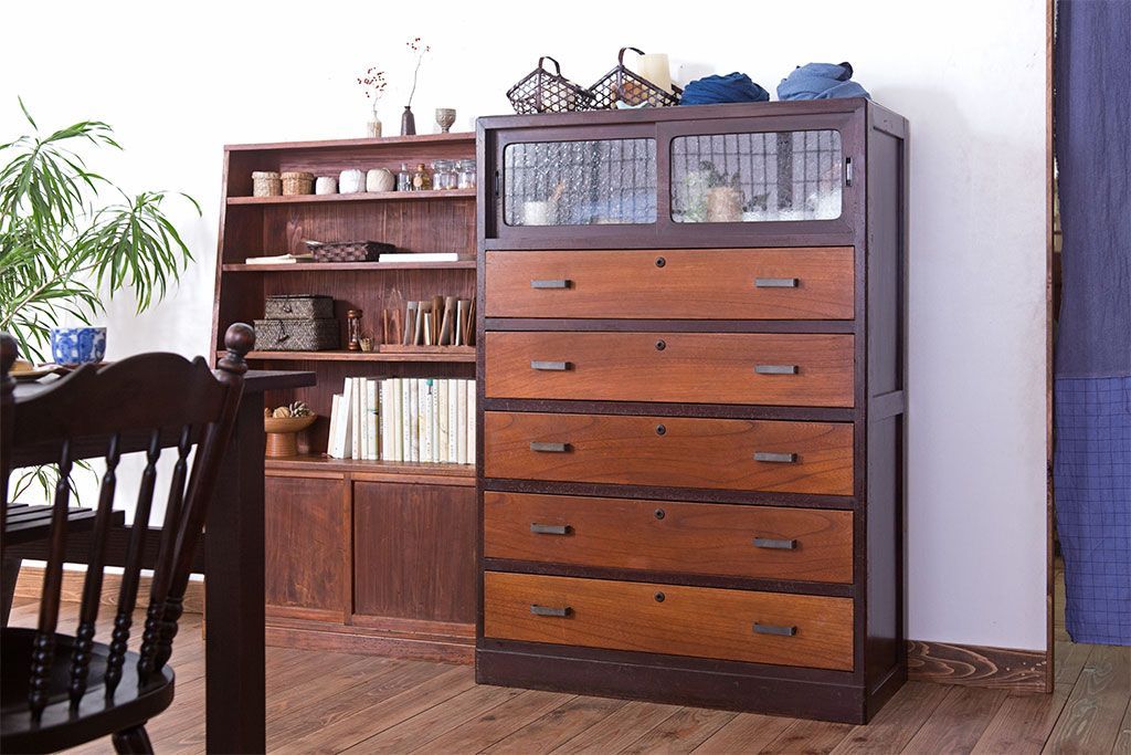 レトロ家具　昭和レトロ　結霜ガラス入り!古い木製のアンティークチェスト
