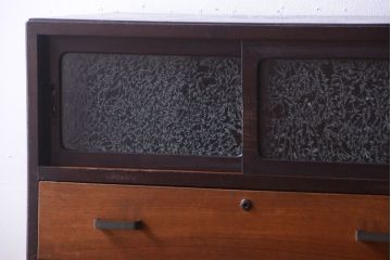 レトロ家具　昭和レトロ　結霜ガラス入り!古い木製のアンティークチェスト