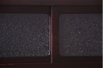 レトロ家具　昭和レトロ　結霜ガラス入り!古い木製のアンティークチェスト