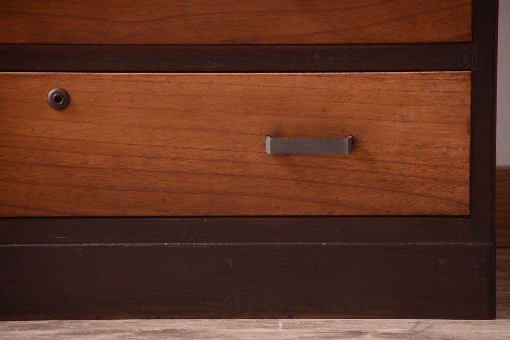 レトロ家具　昭和レトロ　結霜ガラス入り!古い木製のアンティークチェスト