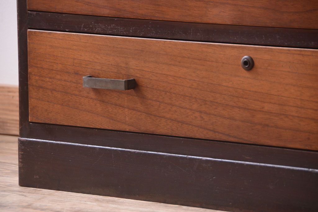 レトロ家具　昭和レトロ　結霜ガラス入り!古い木製のアンティークチェスト