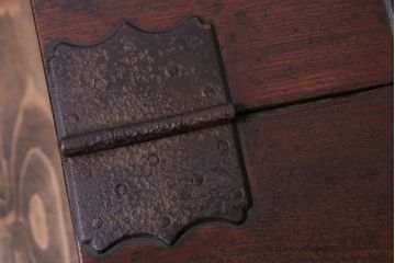 アンティーク雑貨　古民具・骨董　超希少品　特大サイズ!総欅製の特注銭箱(金庫)