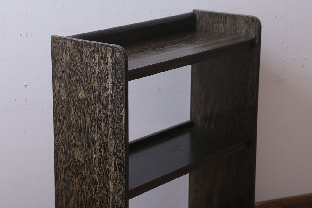 アンティーク家具　和製アンティーク　小振りでシンプルな古い木製の本棚(3)