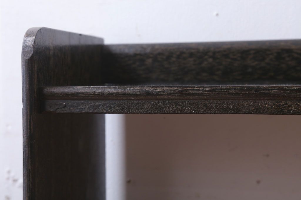 アンティーク家具　和製アンティーク　小振りでシンプルな古い木製の本棚(3)