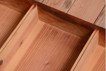 アンティーク家具　アンティーク　モールガラス入り!ダークグレーペイントの脚付き収納棚(サイドボード)