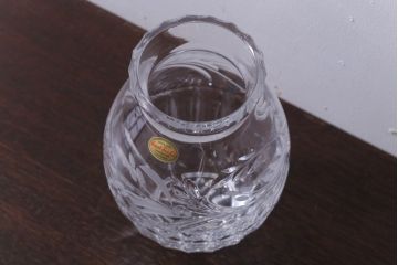 アンティーク雑貨　イギリス　Royal Brierley(ロイヤルブライアリー)　カットガラス　花瓶(フラワーベース)