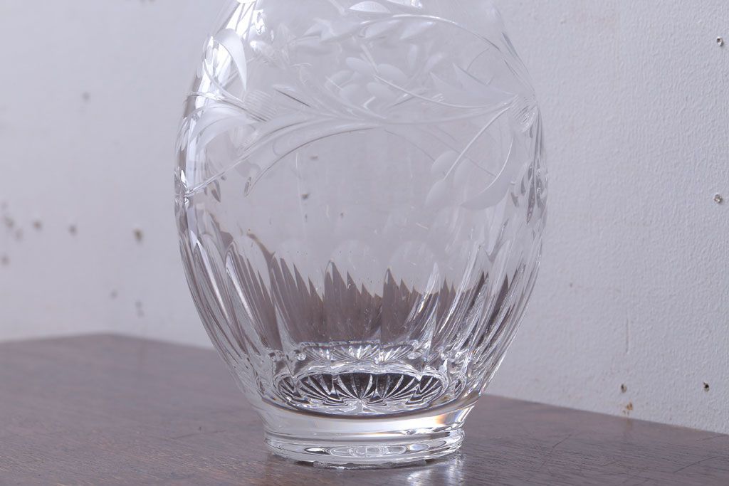 アンティーク雑貨　イギリス　Royal Brierley(ロイヤルブライアリー)　カットガラス　花瓶(フラワーベース)