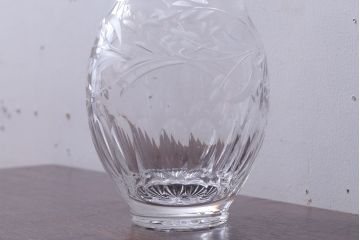 アンティーク雑貨　イギリス　Royal Brierley(ロイヤルブライアリー)　カットガラス　花瓶(フラワーベース)