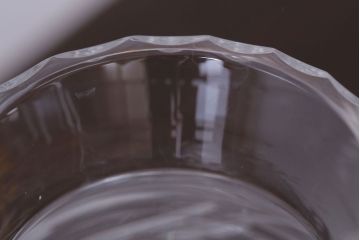 アンティーク雑貨　イギリス　Royal Brierley(ロイヤルブライアリー)　カットガラス　花瓶(フラワーベース)