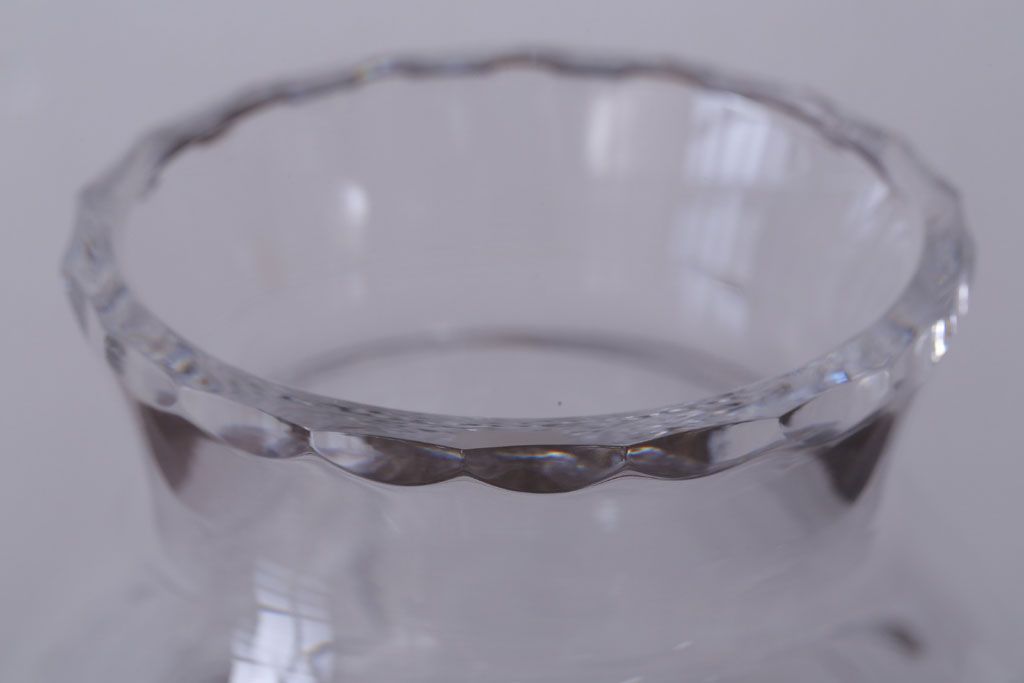 アンティーク雑貨　イギリス　Royal Brierley(ロイヤルブライアリー)　カットガラス　花瓶(フラワーベース)