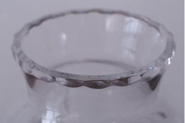 アンティーク雑貨　イギリス　Royal Brierley(ロイヤルブライアリー)　カットガラス　花瓶(フラワーベース)