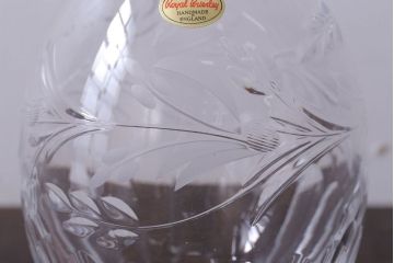 アンティーク雑貨　イギリス　Royal Brierley(ロイヤルブライアリー)　カットガラス　花瓶(フラワーベース)