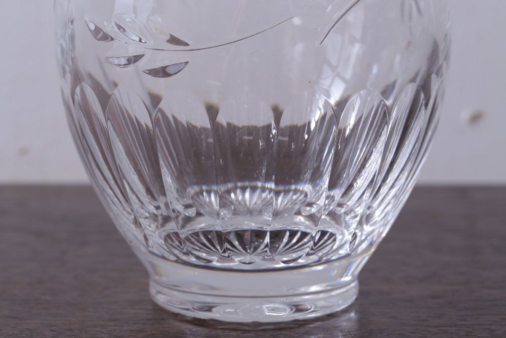 アンティーク雑貨　イギリス　Royal Brierley(ロイヤルブライアリー)　カットガラス　花瓶(フラワーベース)