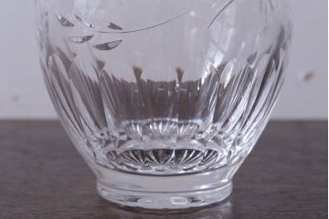 アンティーク雑貨　イギリス　Royal Brierley(ロイヤルブライアリー)　カットガラス　花瓶(フラワーベース)