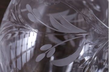 アンティーク雑貨　イギリス　Royal Brierley(ロイヤルブライアリー)　カットガラス　花瓶(フラワーベース)