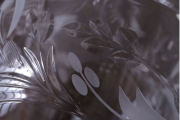 アンティーク雑貨　イギリス　Royal Brierley(ロイヤルブライアリー)　カットガラス　花瓶(フラワーベース)