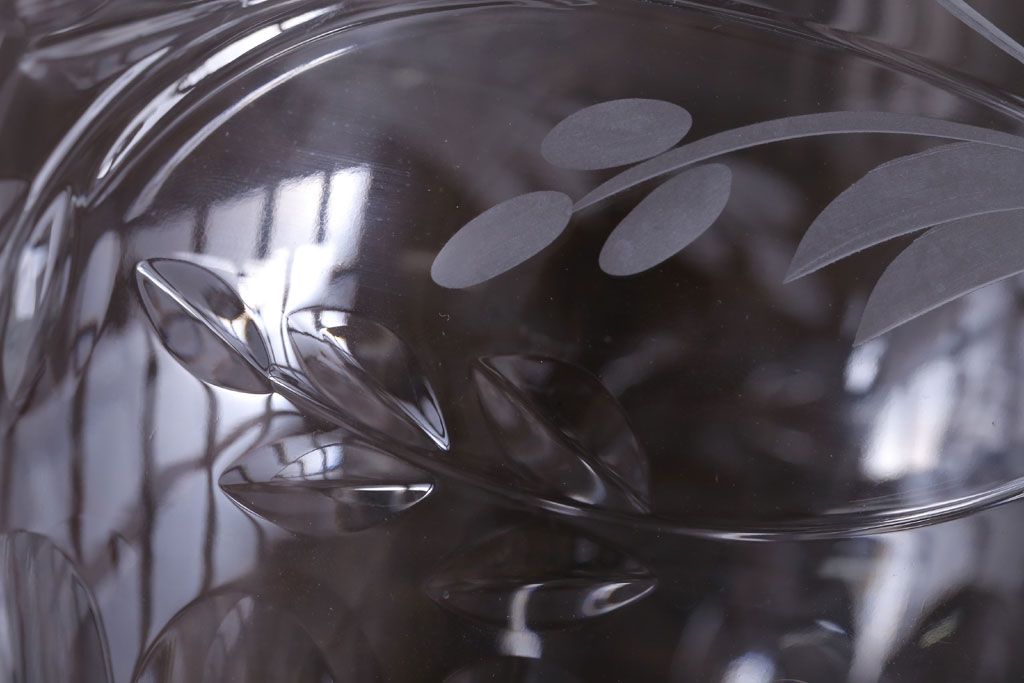 アンティーク雑貨　イギリス　Royal Brierley(ロイヤルブライアリー)　カットガラス　花瓶(フラワーベース)