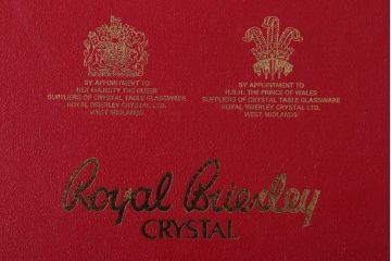 アンティーク雑貨　イギリス　Royal Brierley(ロイヤルブライアリー)　カットガラス　花瓶(フラワーベース)